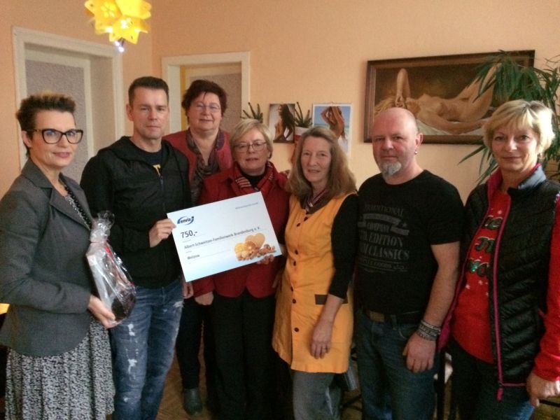 Scheckübergabe an die Welzower Tafel